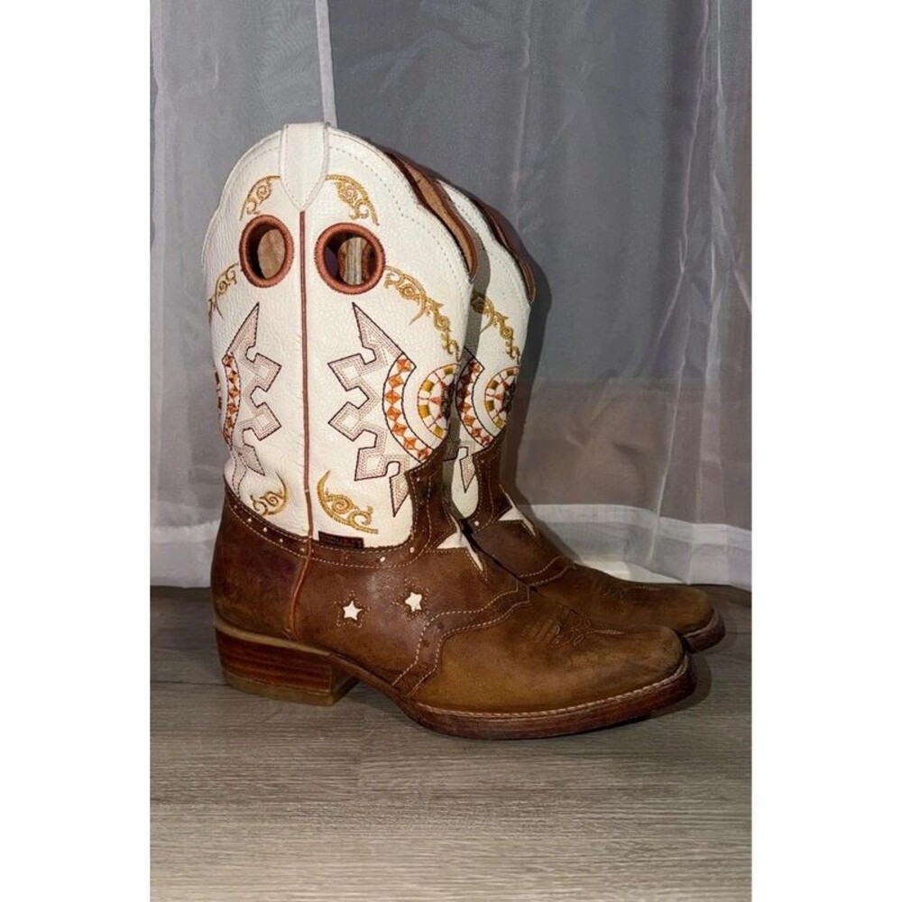 Indomables Western Boots, 6.5 men’s / 8 women